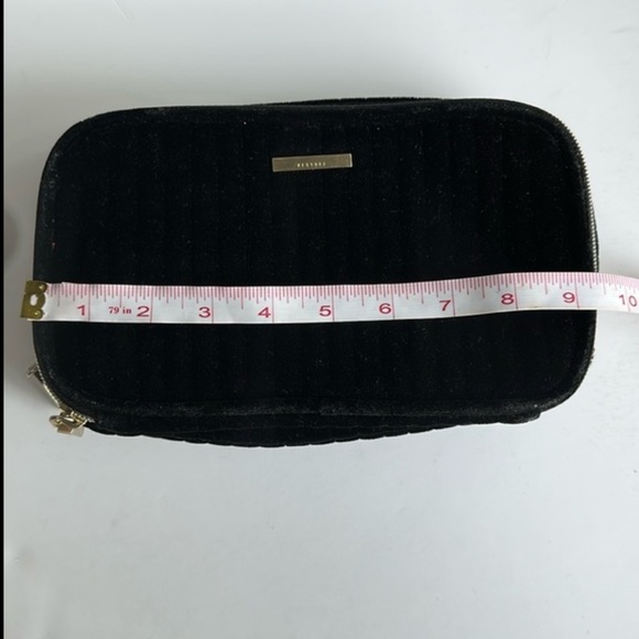 👜 Kestral Black Velvet Makeup Bag with Gold Zipper ✨ - Picture 11 of 11